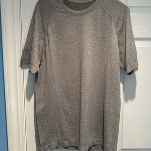 NEVER WORN Men’s Fabletics Athletic Tee